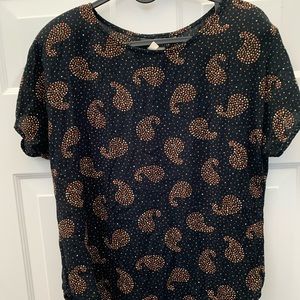 Short sleeve shell. Carole little